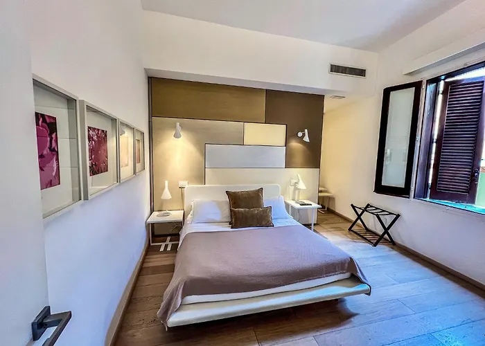 Santacroce Luxury Rooms